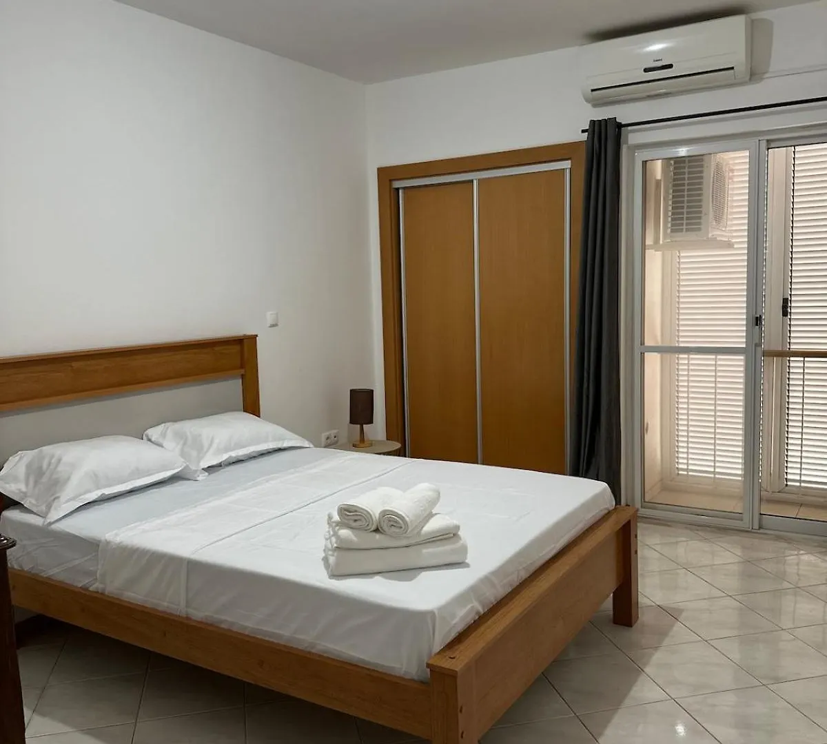 Apt V Praia 0*,  Yeşil Burun Adaları